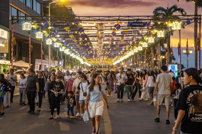 Chaktomuk Walk Street in Phnom Penh is a vibrant weekend pedestrian-only zone located along Sisowath Quay